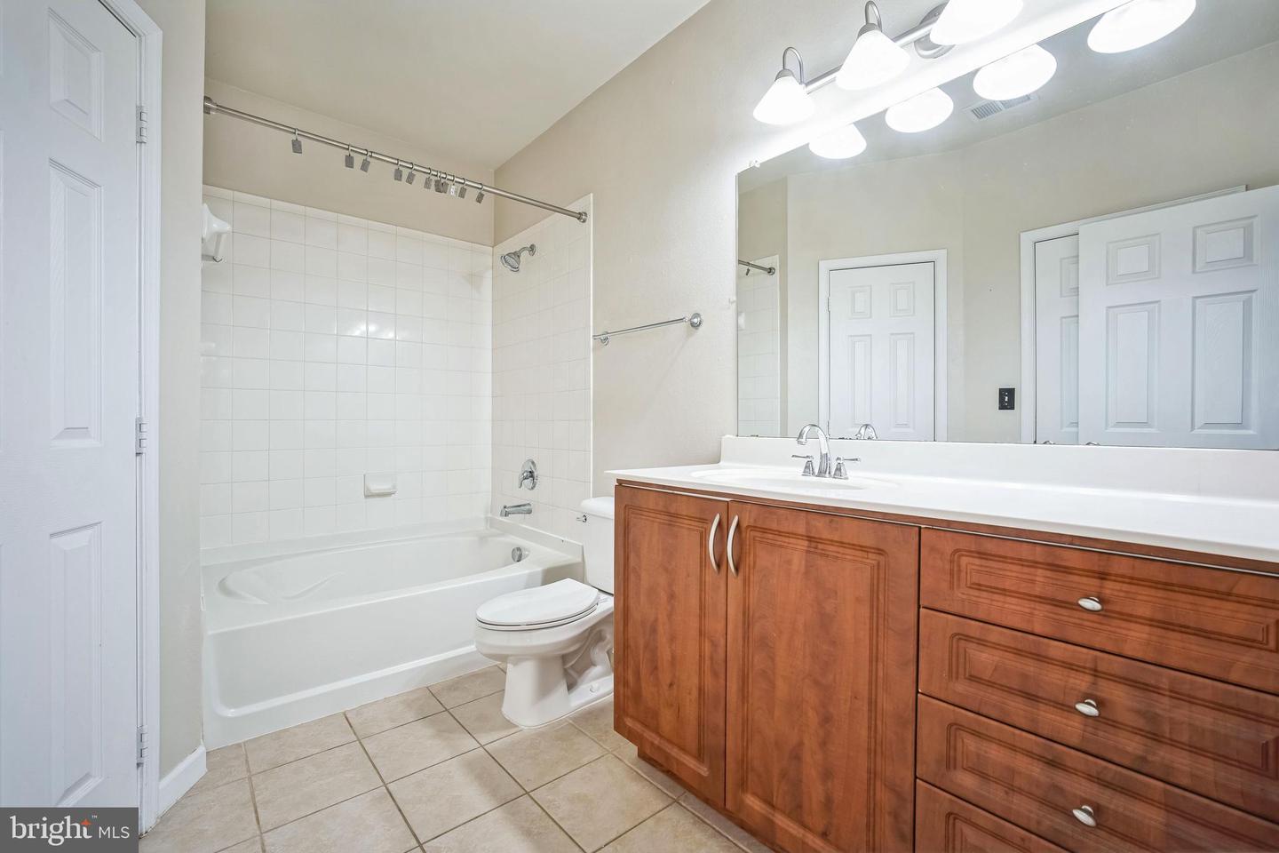 12148 GARDEN GROVE CIR #204, FAIRFAX, Virginia 22030, 2 Bedrooms Bedrooms, ,2 BathroomsBathrooms,Residential,For sale,12148 GARDEN GROVE CIR #204,VAFX2226756 MLS # VAFX2226756