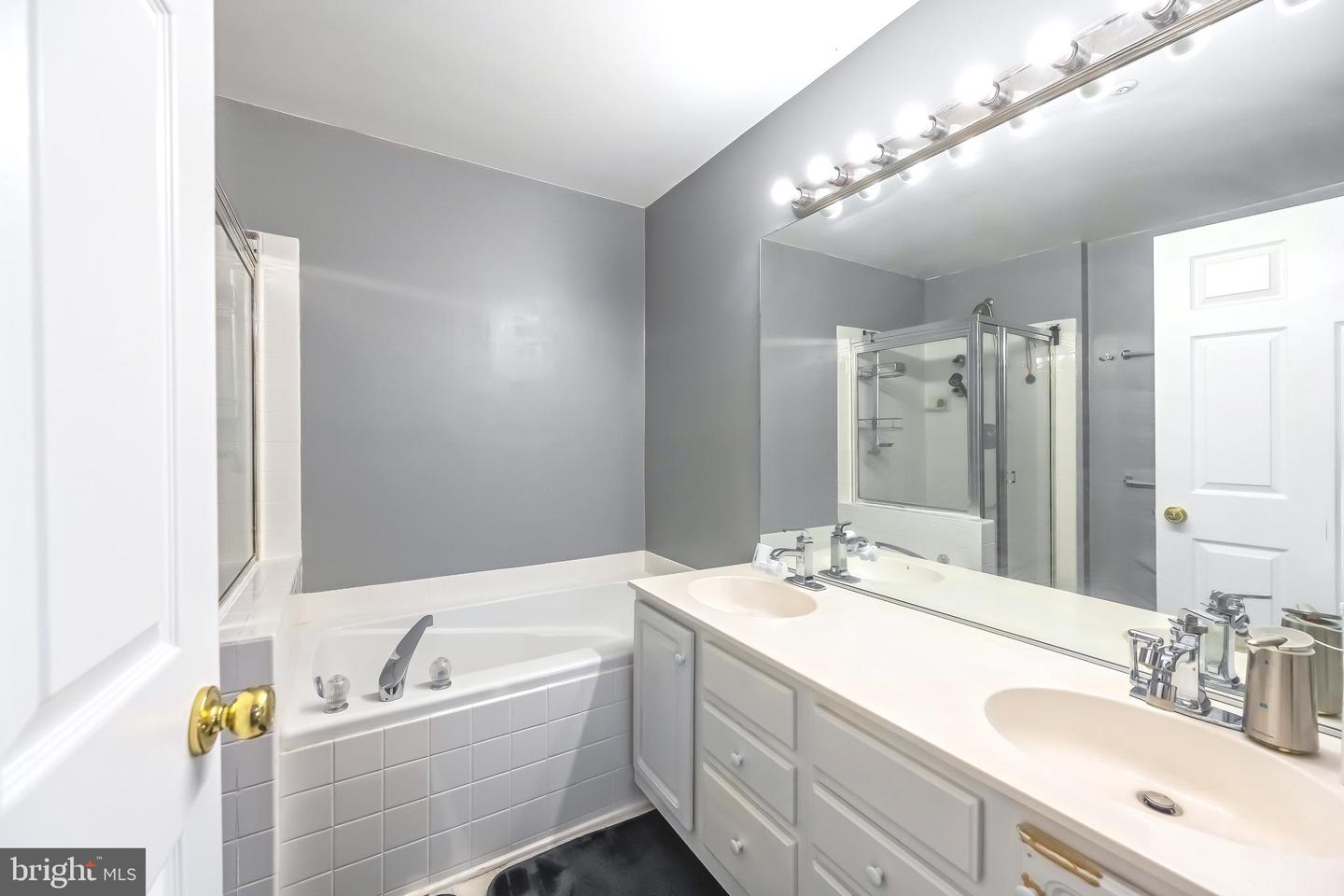 5930 KIMBERLY ANNE #301, ALEXANDRIA, Virginia 22310, 2 Bedrooms Bedrooms, ,2 BathroomsBathrooms,Residential,For sale,5930 KIMBERLY ANNE #301,VAFX2222258 MLS # VAFX2222258