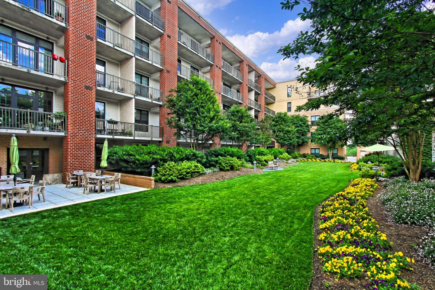 444 W BROAD ST #229, FALLS CHURCH, Virginia 22046, 2 Bedrooms Bedrooms, ,2 BathroomsBathrooms,Residential,For sale,444 W BROAD ST #229,VAFA2002796 MLS # VAFA2002796