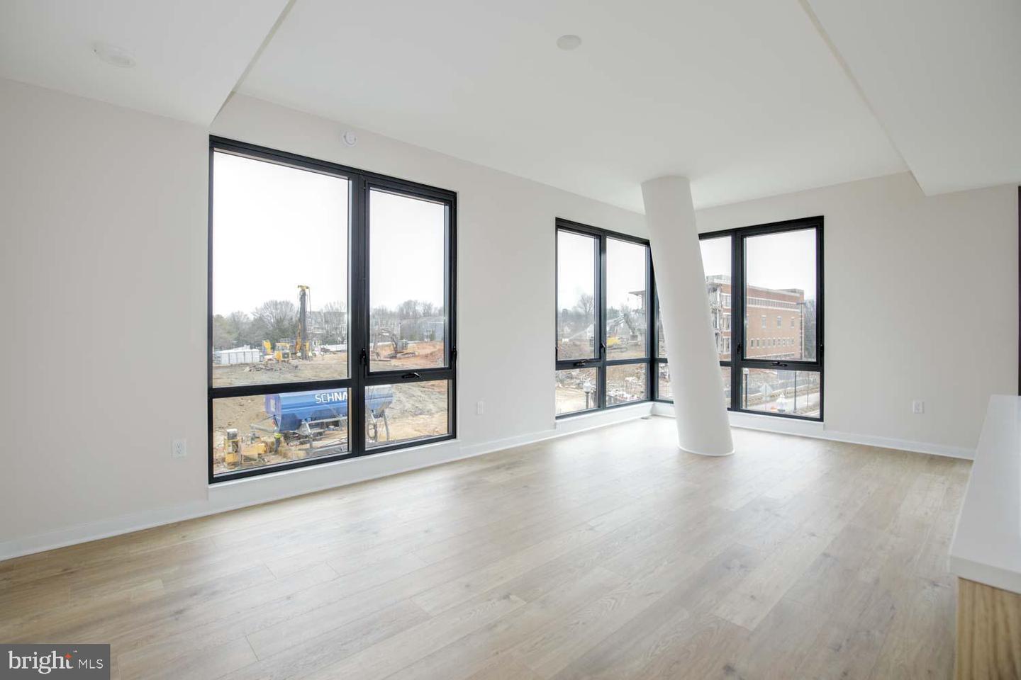 255 W. FALLS STATION BLVD #206, FALLS CHURCH, Virginia 22046, 3 Bedrooms Bedrooms, ,2 BathroomsBathrooms,Residential,For sale,255 W. FALLS STATION BLVD #206,VAFA2002806 MLS # VAFA2002806
