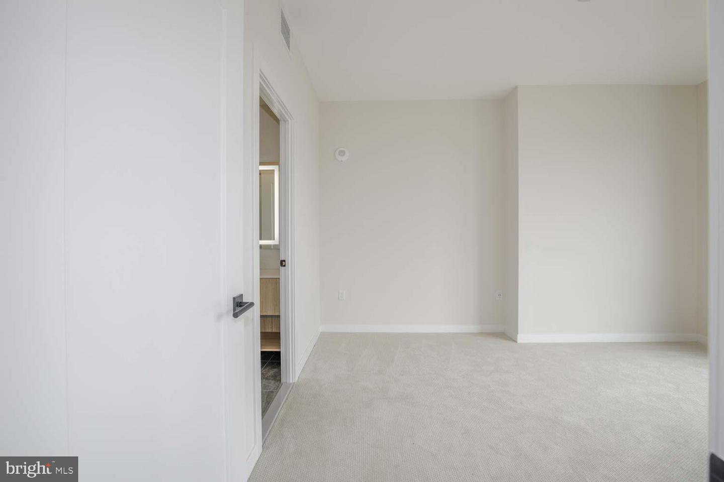 255 W. FALLS STATION BLVD #206, FALLS CHURCH, Virginia 22046, 3 Bedrooms Bedrooms, ,2 BathroomsBathrooms,Residential,For sale,255 W. FALLS STATION BLVD #206,VAFA2002806 MLS # VAFA2002806