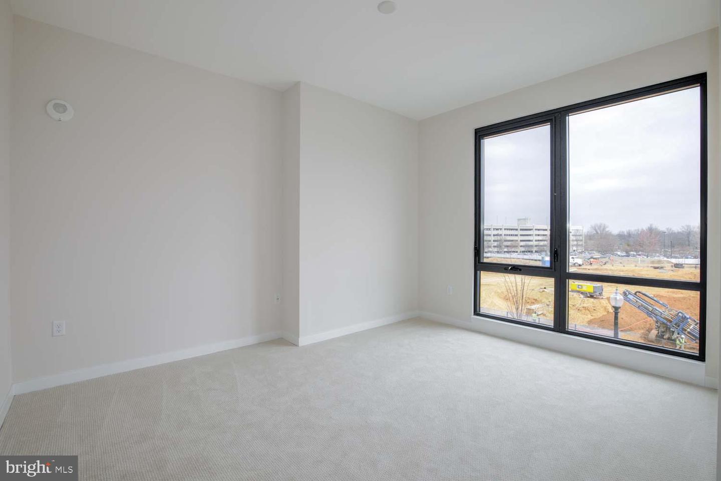255 W. FALLS STATION BLVD #206, FALLS CHURCH, Virginia 22046, 3 Bedrooms Bedrooms, ,2 BathroomsBathrooms,Residential,For sale,255 W. FALLS STATION BLVD #206,VAFA2002806 MLS # VAFA2002806