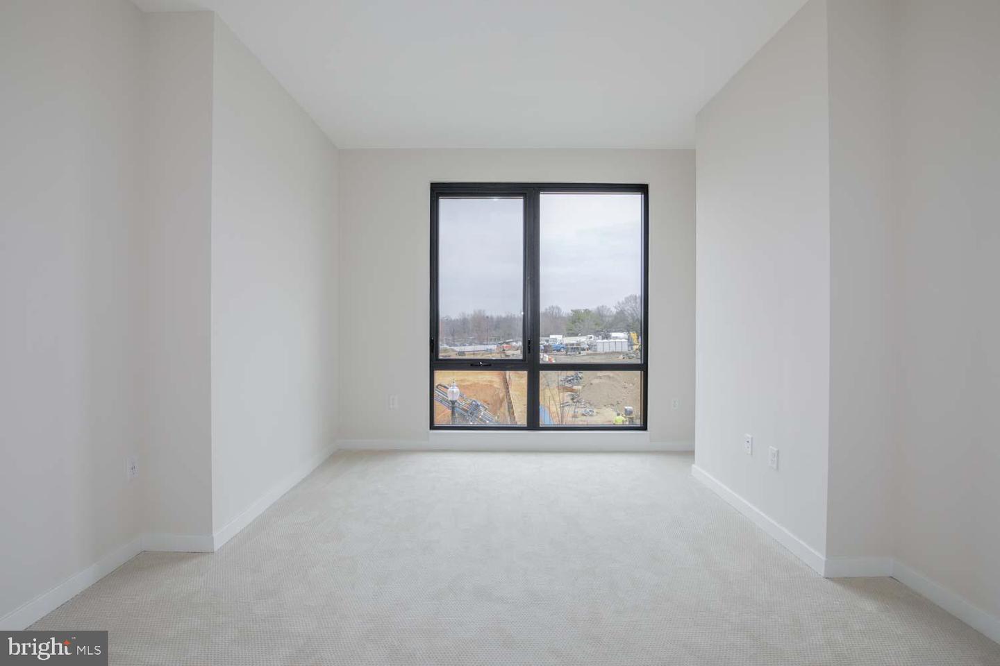 255 W. FALLS STATION BLVD #206, FALLS CHURCH, Virginia 22046, 3 Bedrooms Bedrooms, ,2 BathroomsBathrooms,Residential,For sale,255 W. FALLS STATION BLVD #206,VAFA2002806 MLS # VAFA2002806
