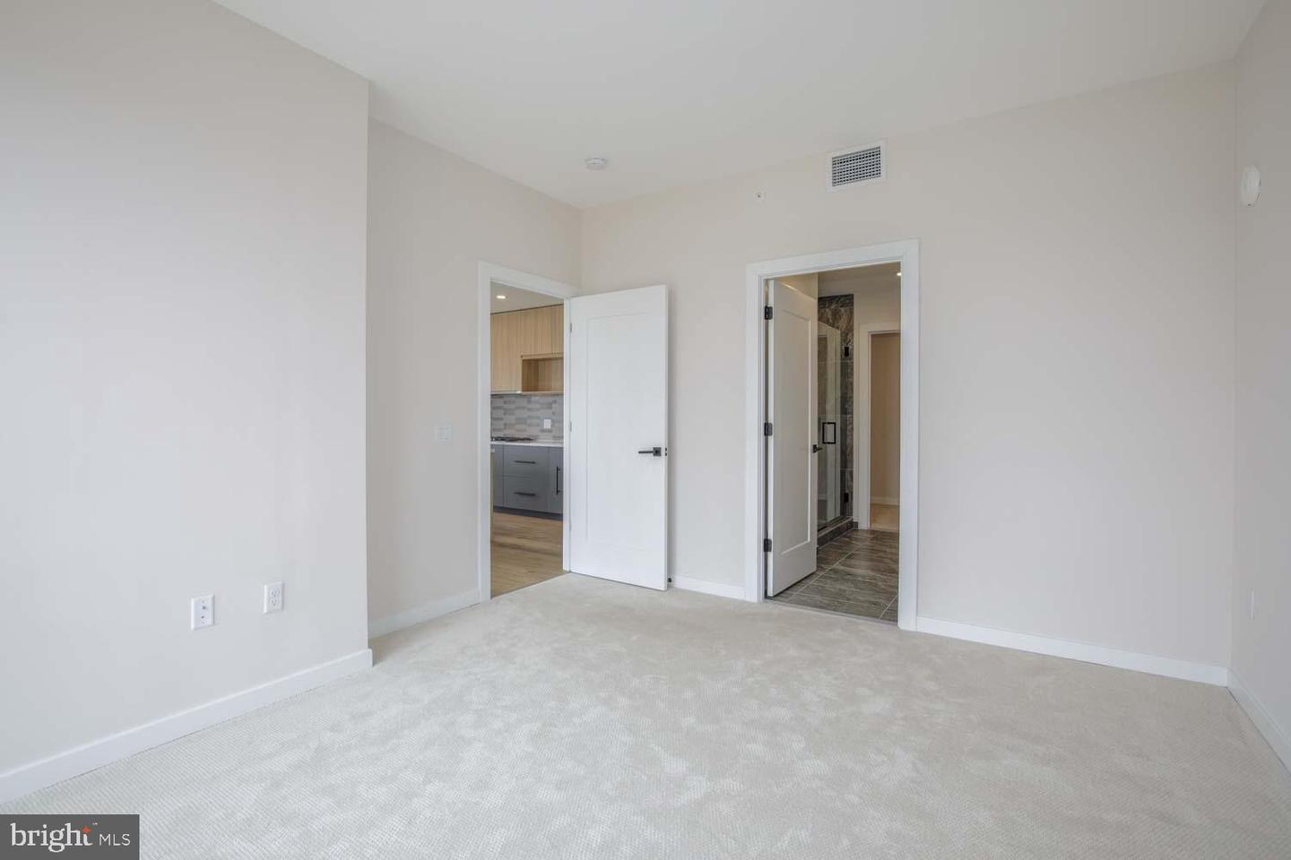 255 W. FALLS STATION BLVD #206, FALLS CHURCH, Virginia 22046, 3 Bedrooms Bedrooms, ,2 BathroomsBathrooms,Residential,For sale,255 W. FALLS STATION BLVD #206,VAFA2002806 MLS # VAFA2002806