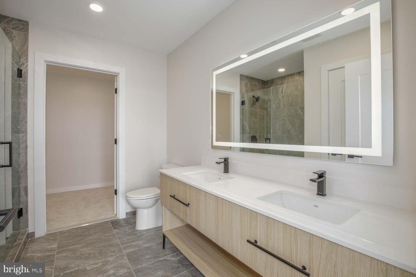 255 W. FALLS STATION BLVD #206, FALLS CHURCH, Virginia 22046, 3 Bedrooms Bedrooms, ,2 BathroomsBathrooms,Residential,For sale,255 W. FALLS STATION BLVD #206,VAFA2002806 MLS # VAFA2002806