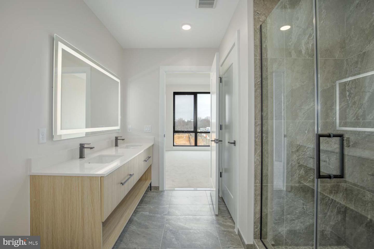 255 W. FALLS STATION BLVD #206, FALLS CHURCH, Virginia 22046, 3 Bedrooms Bedrooms, ,2 BathroomsBathrooms,Residential,For sale,255 W. FALLS STATION BLVD #206,VAFA2002806 MLS # VAFA2002806