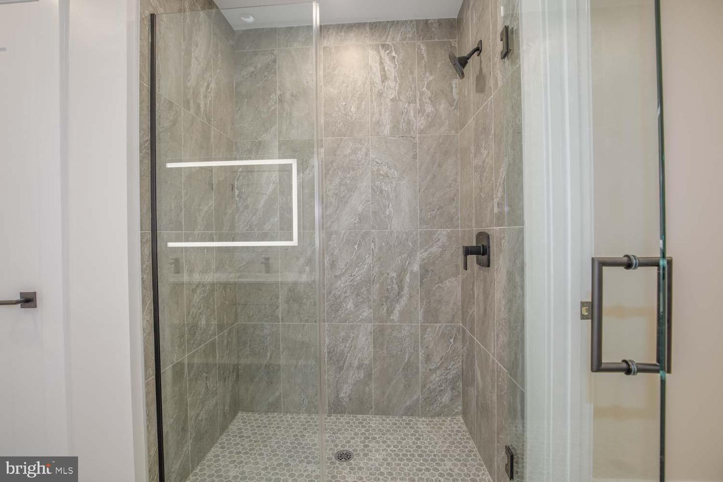 255 W. FALLS STATION BLVD #206, FALLS CHURCH, Virginia 22046, 3 Bedrooms Bedrooms, ,2 BathroomsBathrooms,Residential,For sale,255 W. FALLS STATION BLVD #206,VAFA2002806 MLS # VAFA2002806