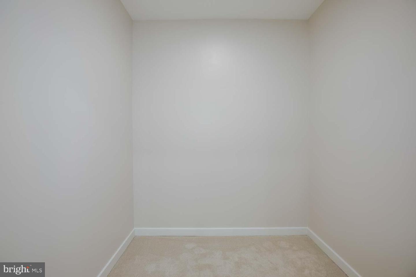 255 W. FALLS STATION BLVD #206, FALLS CHURCH, Virginia 22046, 3 Bedrooms Bedrooms, ,2 BathroomsBathrooms,Residential,For sale,255 W. FALLS STATION BLVD #206,VAFA2002806 MLS # VAFA2002806