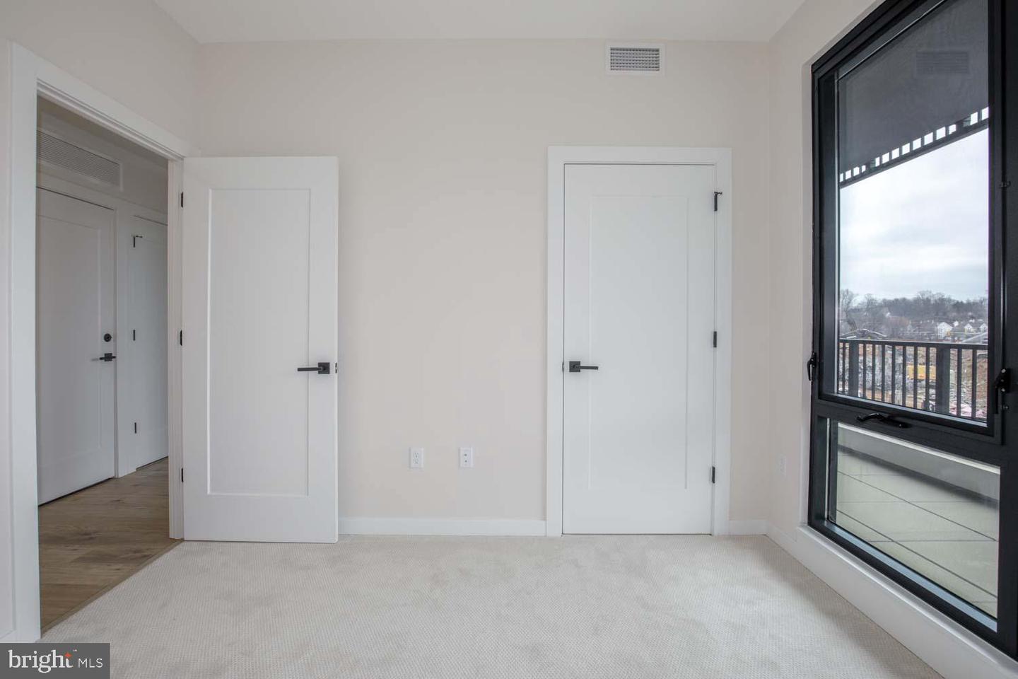 255 W. FALLS STATION BLVD #206, FALLS CHURCH, Virginia 22046, 3 Bedrooms Bedrooms, ,2 BathroomsBathrooms,Residential,For sale,255 W. FALLS STATION BLVD #206,VAFA2002806 MLS # VAFA2002806