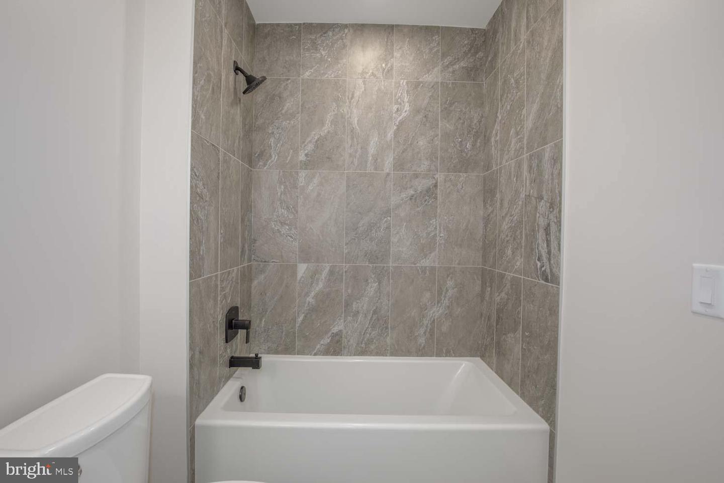 255 W. FALLS STATION BLVD #206, FALLS CHURCH, Virginia 22046, 3 Bedrooms Bedrooms, ,2 BathroomsBathrooms,Residential,For sale,255 W. FALLS STATION BLVD #206,VAFA2002806 MLS # VAFA2002806