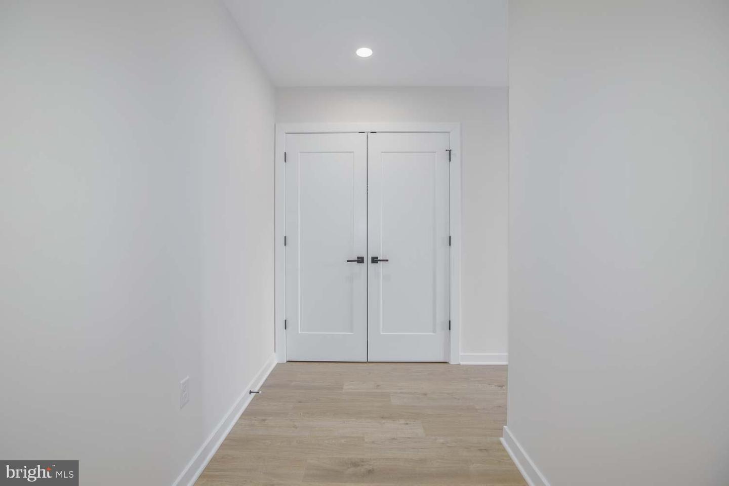 255 W. FALLS STATION BLVD #206, FALLS CHURCH, Virginia 22046, 3 Bedrooms Bedrooms, ,2 BathroomsBathrooms,Residential,For sale,255 W. FALLS STATION BLVD #206,VAFA2002806 MLS # VAFA2002806