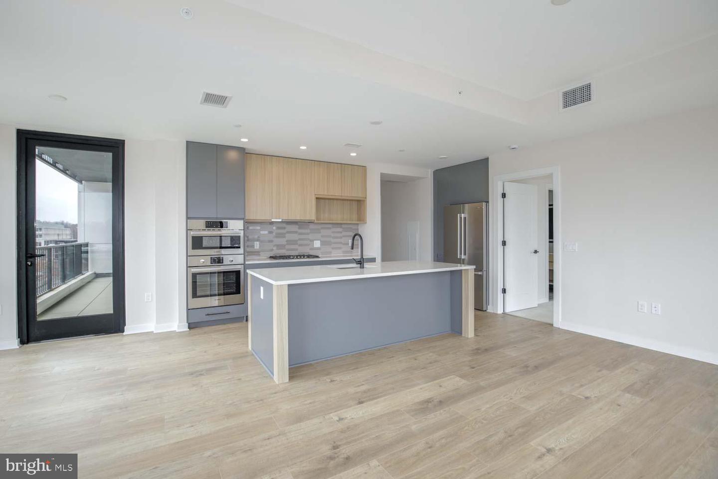 255 W. FALLS STATION BLVD #206, FALLS CHURCH, Virginia 22046, 3 Bedrooms Bedrooms, ,2 BathroomsBathrooms,Residential,For sale,255 W. FALLS STATION BLVD #206,VAFA2002806 MLS # VAFA2002806
