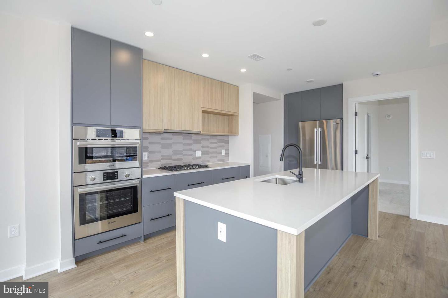 255 W. FALLS STATION BLVD #206, FALLS CHURCH, Virginia 22046, 3 Bedrooms Bedrooms, ,2 BathroomsBathrooms,Residential,For sale,255 W. FALLS STATION BLVD #206,VAFA2002806 MLS # VAFA2002806