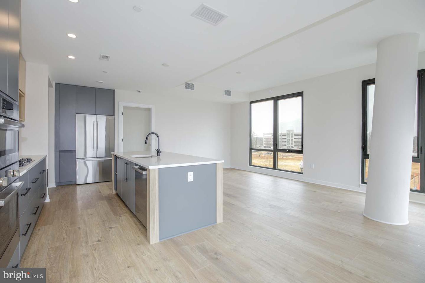255 W. FALLS STATION BLVD #206, FALLS CHURCH, Virginia 22046, 3 Bedrooms Bedrooms, ,2 BathroomsBathrooms,Residential,For sale,255 W. FALLS STATION BLVD #206,VAFA2002806 MLS # VAFA2002806