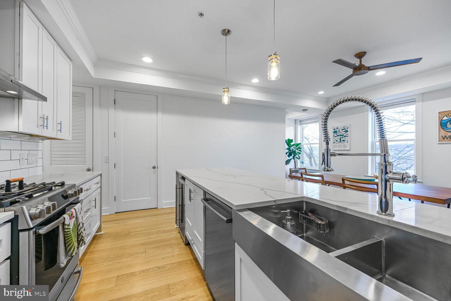 1308 L ST SE #PH4, WASHINGTON, District Of Columbia 20003, 2 Bedrooms Bedrooms, ,2 BathroomsBathrooms,Residential,For sale,1308 L ST SE #PH4,DCDC2177056 MLS # DCDC2177056