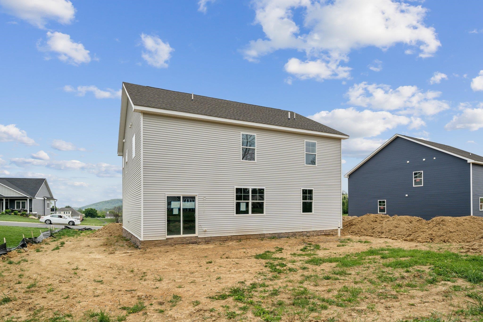 52 AVONWOODS DR, STAUNTON, Virginia 24401, 4 Bedrooms Bedrooms, ,3 BathroomsBathrooms,Residential,52 AVONWOODS DR,661827 MLS # 661827
