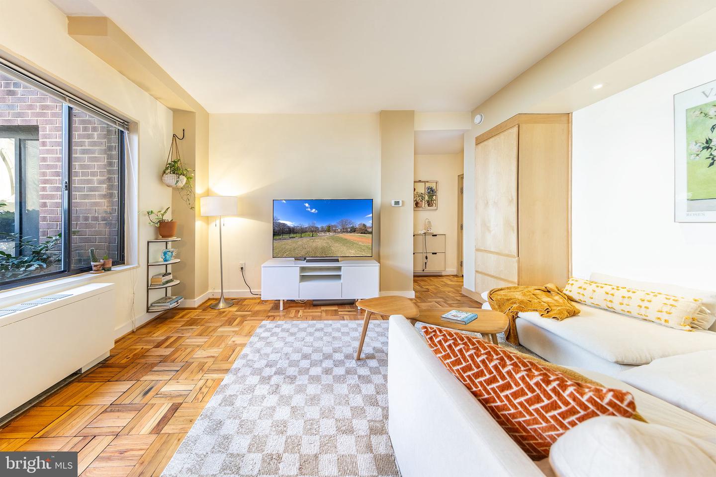 5112 MACARTHUR BLVD NW #2, WASHINGTON, District Of Columbia 20016, 1 Bedroom Bedrooms, ,1 BathroomBathrooms,Residential,For sale,5112 MACARTHUR BLVD NW #2,DCDC2186052 MLS # DCDC2186052