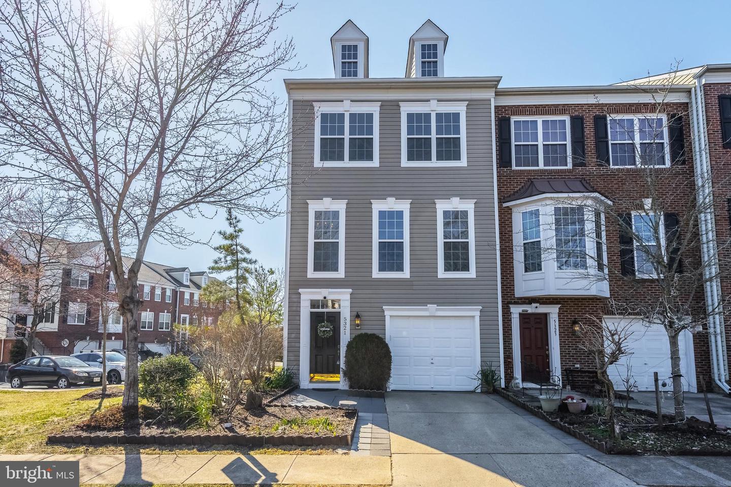 5321 CRIMSON SKY CT, CENTREVILLE, Virginia 20120, 4 Bedrooms Bedrooms, ,3 BathroomsBathrooms,Residential,For sale,5321 CRIMSON SKY CT,VAFX2224568 MLS # VAFX2224568