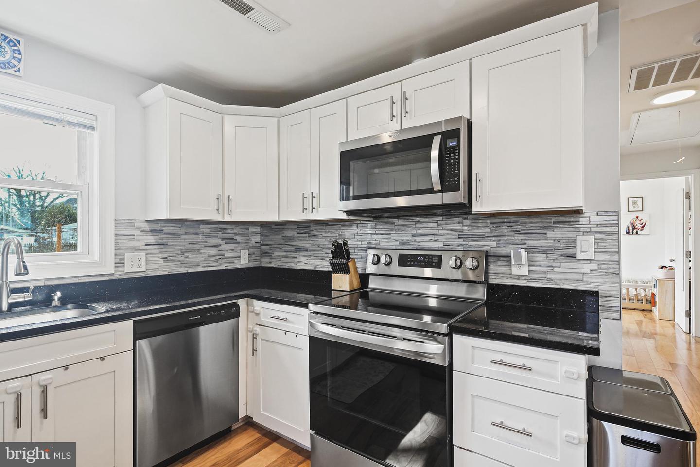 2825 E LEE AVE, ALEXANDRIA, Virginia 22306, 2 Bedrooms Bedrooms, ,1 BathroomBathrooms,Residential,For sale,2825 E LEE AVE,VAFX2224968 MLS # VAFX2224968