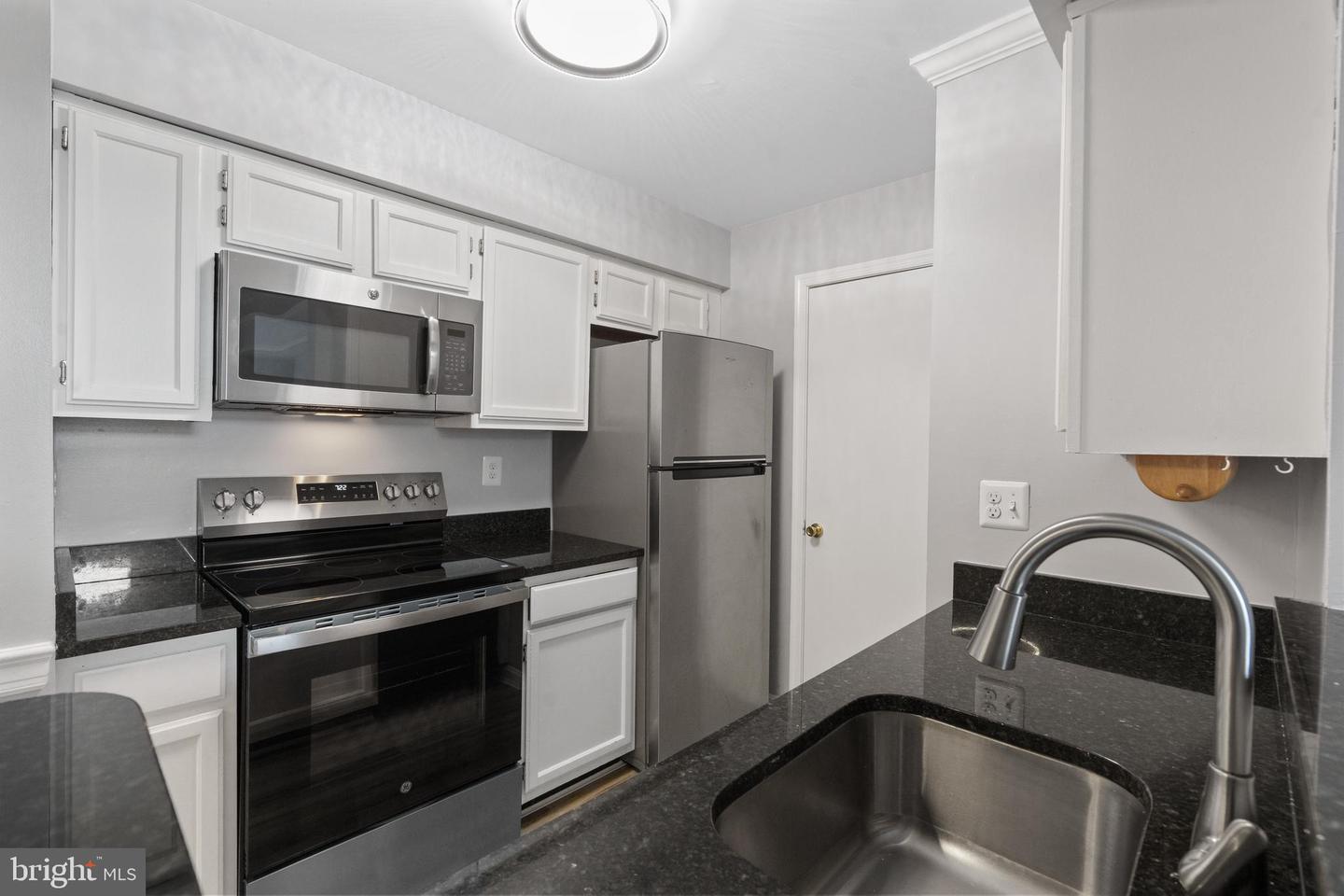 6918 VICTORIA DR #L, ALEXANDRIA, Virginia 22310, 2 Bedrooms Bedrooms, ,2 BathroomsBathrooms,Residential,For sale,6918 VICTORIA DR #L,VAFX2225054 MLS # VAFX2225054