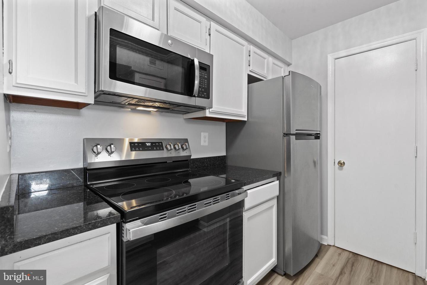 6918 VICTORIA DR #L, ALEXANDRIA, Virginia 22310, 2 Bedrooms Bedrooms, ,2 BathroomsBathrooms,Residential,For sale,6918 VICTORIA DR #L,VAFX2225054 MLS # VAFX2225054