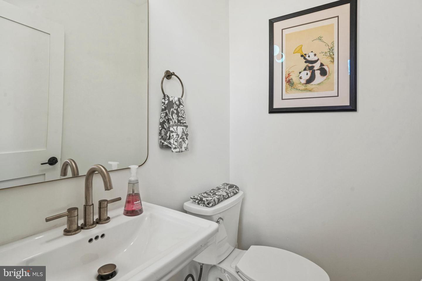1410 C ST NE, WASHINGTON, District Of Columbia 20002, 4 Bedrooms Bedrooms, ,3 BathroomsBathrooms,Residential,For sale,1410 C ST NE,DCDC2187978 MLS # DCDC2187978