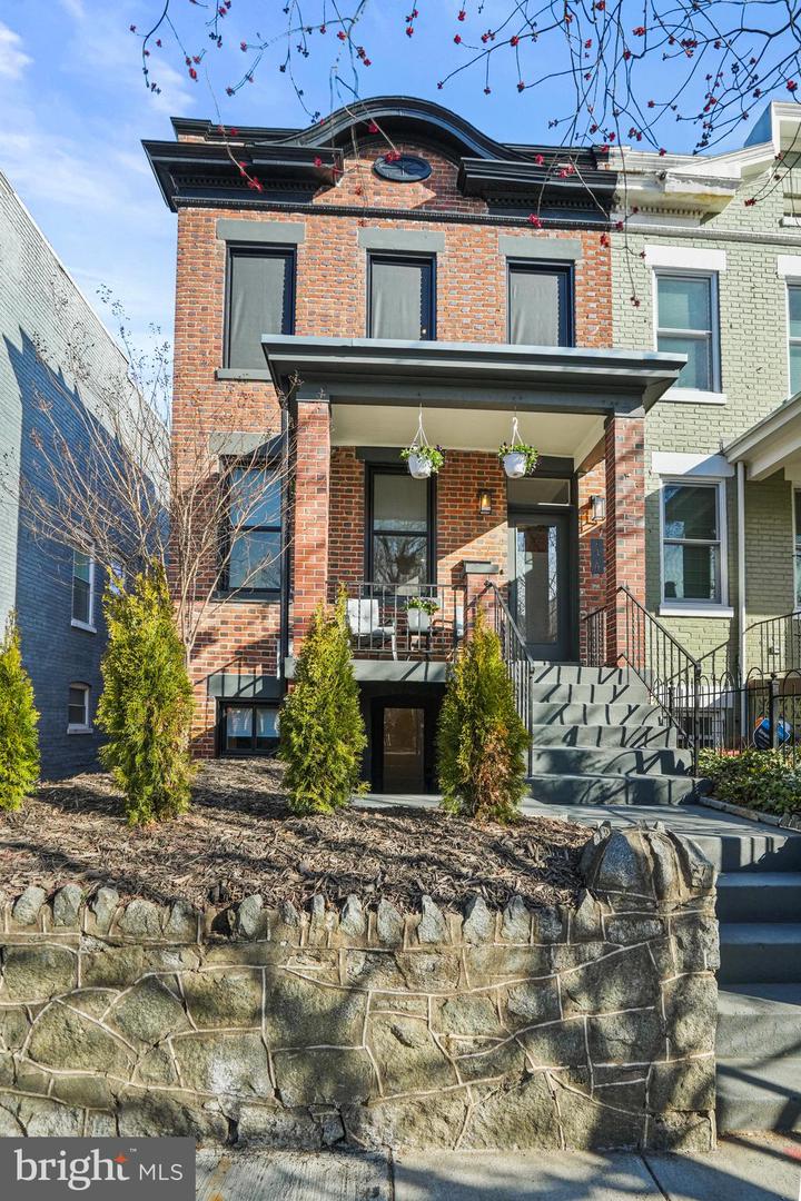 1410 C ST NE, WASHINGTON, District Of Columbia 20002, 4 Bedrooms Bedrooms, ,3 BathroomsBathrooms,Residential,For sale,1410 C ST NE,DCDC2187978 MLS # DCDC2187978