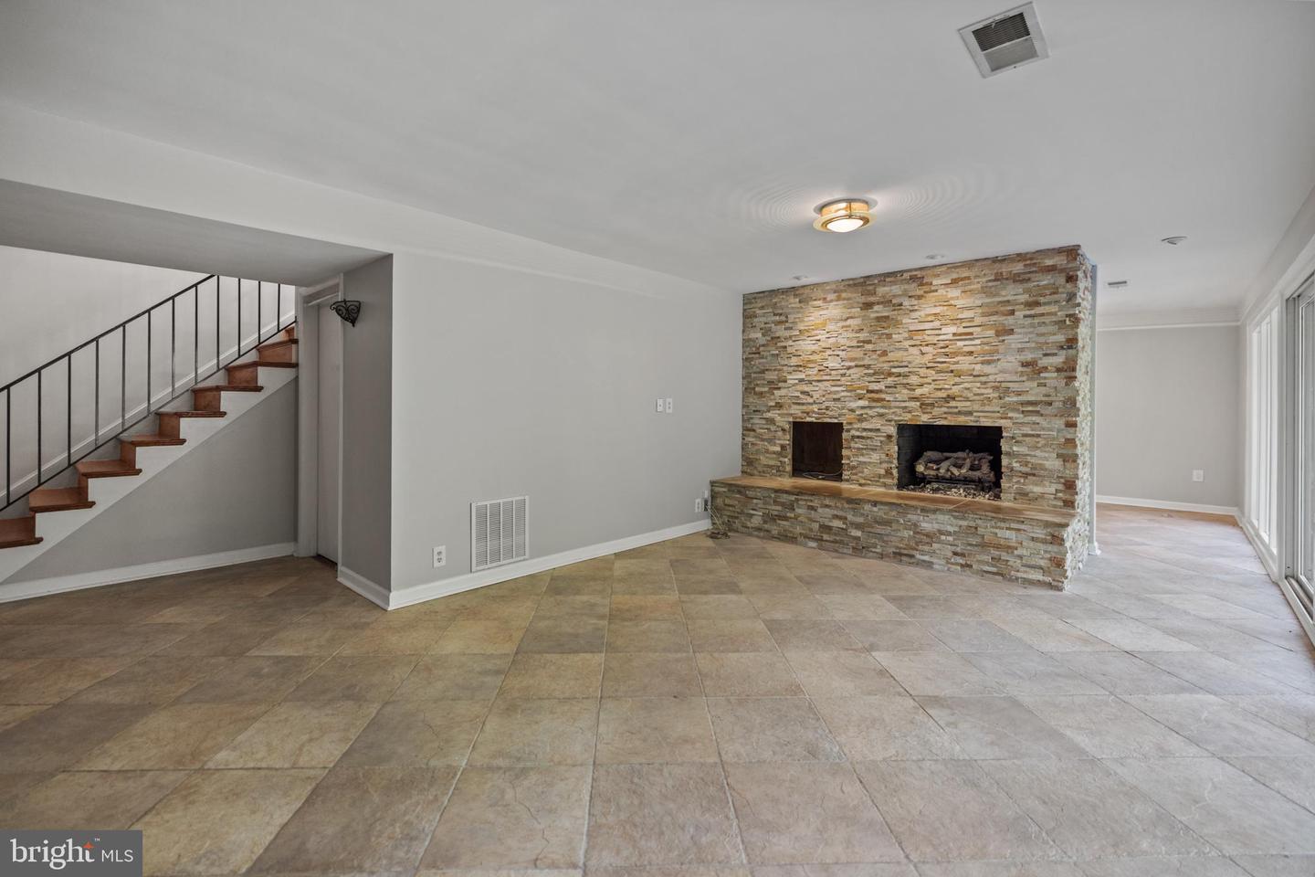 4812 RANDOLPH DR, ANNANDALE, Virginia 22003, 4 Bedrooms Bedrooms, ,3 BathroomsBathrooms,Residential,For sale,4812 RANDOLPH DR,VAFX2225422 MLS # VAFX2225422