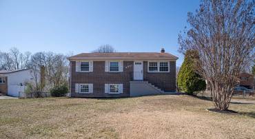 4801 KENTWOOD LN, WOODBRIDGE, Virginia 22193, 6 Bedrooms Bedrooms, 5 Rooms Rooms,2 BathroomsBathrooms,Residential,For sale,4801 KENTWOOD LN,VAPW2089142 MLS # VAPW2089142