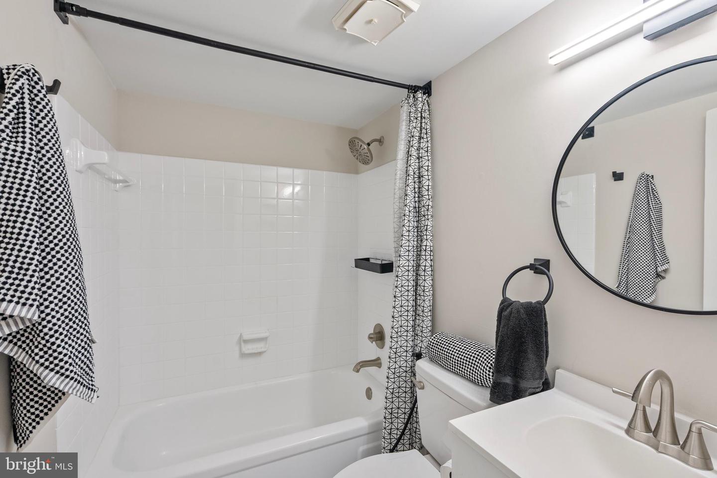 969 S ROLFE ST #1, ARLINGTON, Virginia 22204, 3 Bedrooms Bedrooms, ,2 BathroomsBathrooms,Residential,For sale,969 S ROLFE ST #1,VAAR2054310 MLS # VAAR2054310