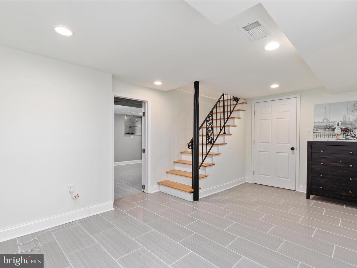 1067 N CHAMBLISS ST, ALEXANDRIA, Virginia 22312, 5 Bedrooms Bedrooms, ,3 BathroomsBathrooms,Residential,For sale,1067 N CHAMBLISS ST,VAAX2042566 MLS # VAAX2042566