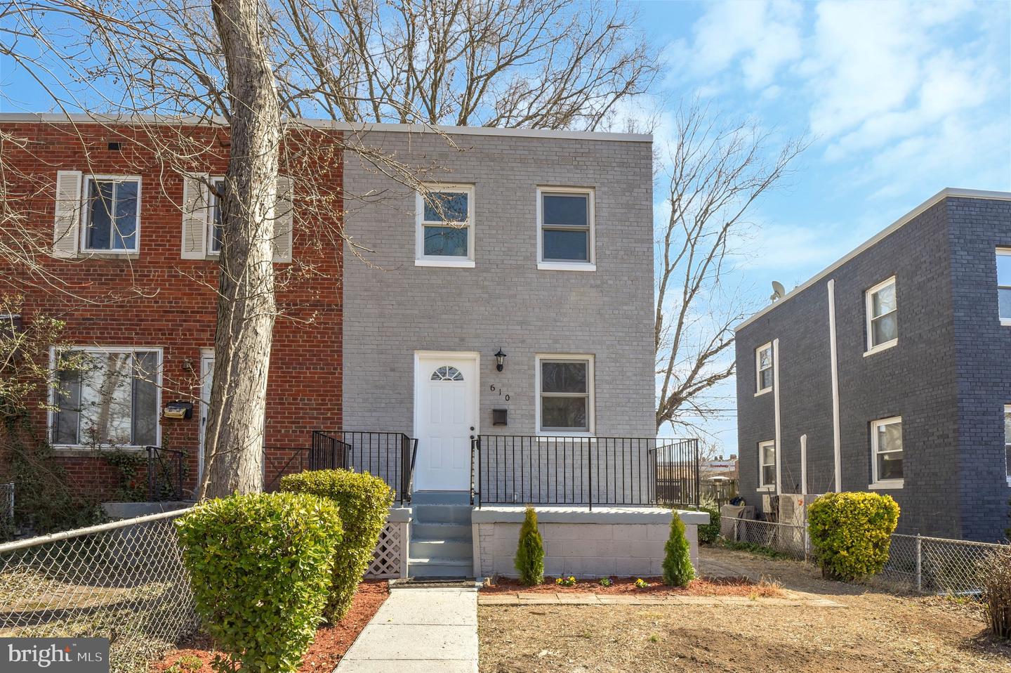 610 S HENRY ST, ALEXANDRIA, Virginia 22314, 2 Bedrooms Bedrooms, ,2 BathroomsBathrooms,Residential,For sale,610 S HENRY ST,VAAX2042624 MLS # VAAX2042624