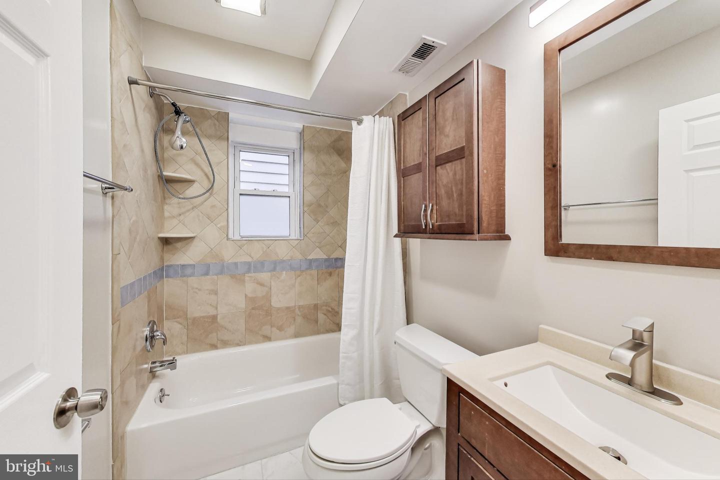 212 ELM ST NW, WASHINGTON, District Of Columbia 20001, 6 Bedrooms Bedrooms, ,2 BathroomsBathrooms,Residential,For sale,212 ELM ST NW,DCDC2189342 MLS # DCDC2189342