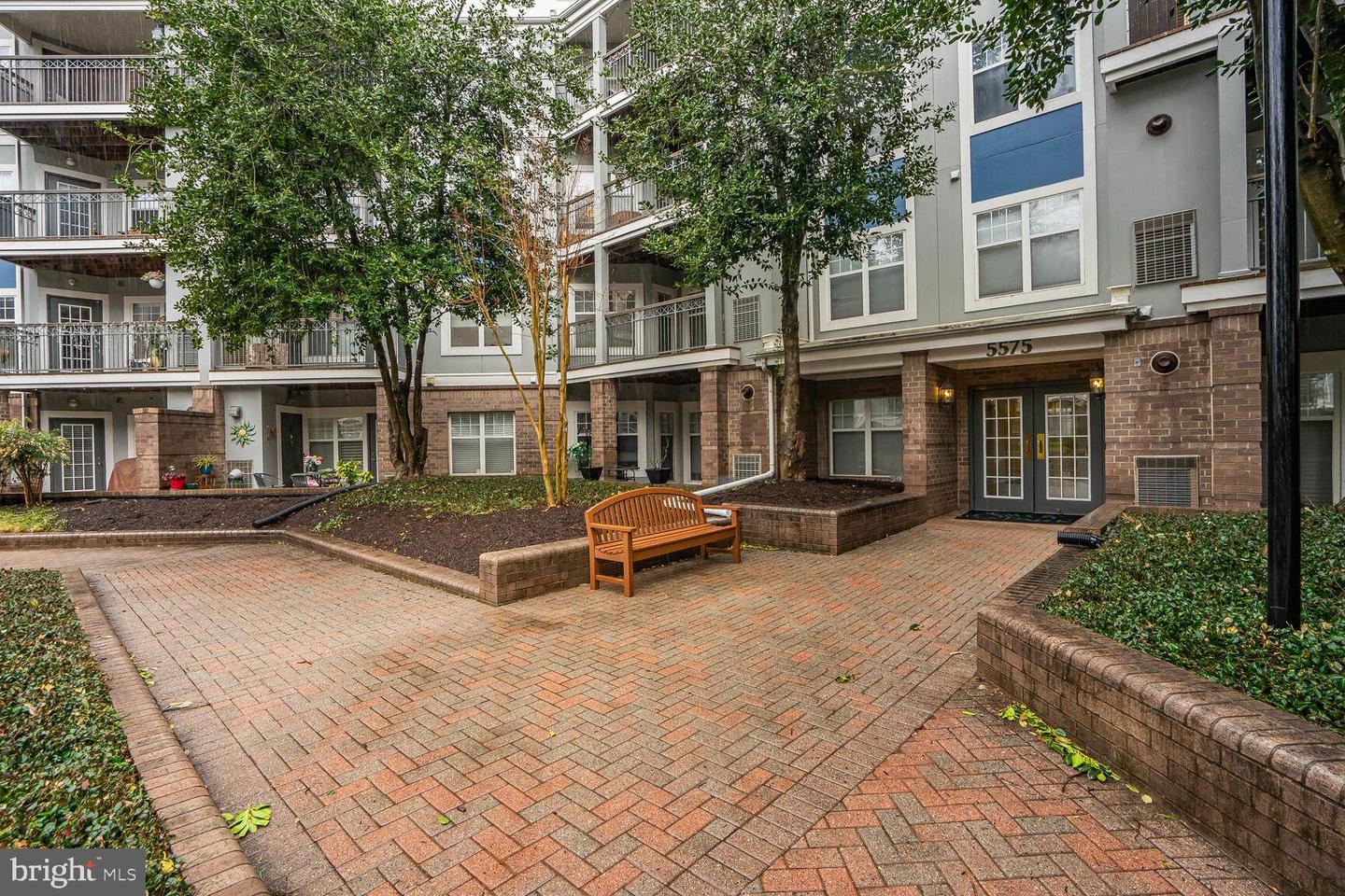 5575 SEMINARY RD #213, FALLS CHURCH, Virginia 22041, 2 Bedrooms Bedrooms, ,2 BathroomsBathrooms,Residential,For sale,5575 SEMINARY RD #213,VAFX2225514 MLS # VAFX2225514