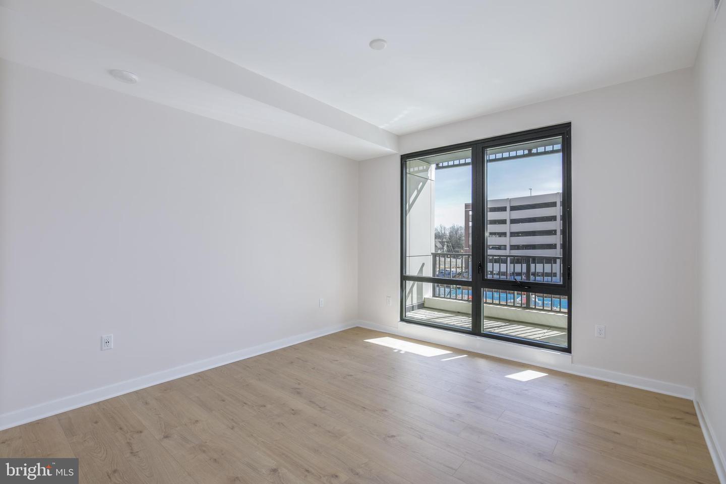255 W. FALLS STATION BLVD #201, FALLS CHURCH, Virginia 22046, 3 Bedrooms Bedrooms, ,2 BathroomsBathrooms,Residential,For sale,255 W. FALLS STATION BLVD #201,VAFA2002794 MLS # VAFA2002794