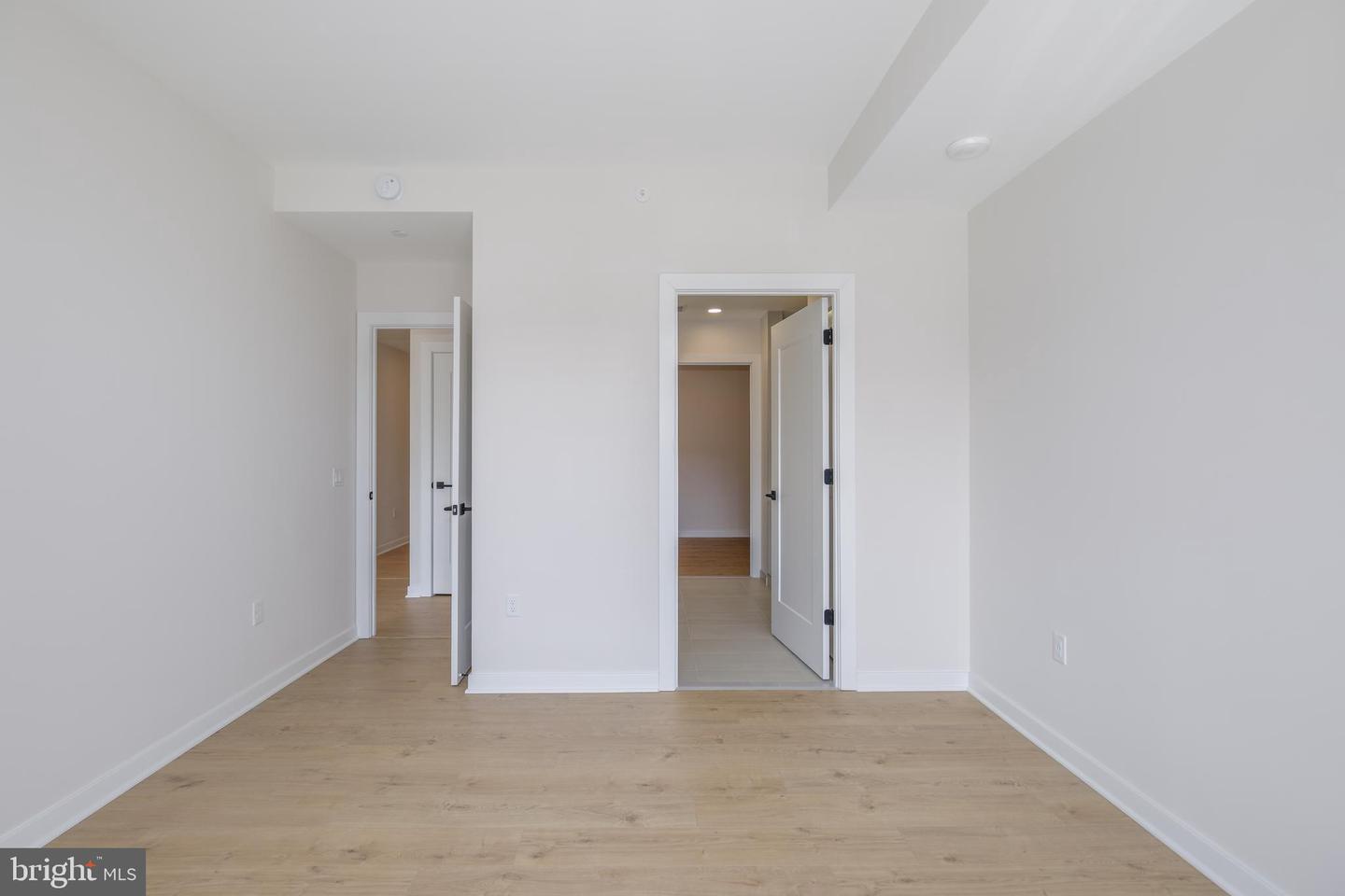 255 W. FALLS STATION BLVD #201, FALLS CHURCH, Virginia 22046, 3 Bedrooms Bedrooms, ,2 BathroomsBathrooms,Residential,For sale,255 W. FALLS STATION BLVD #201,VAFA2002794 MLS # VAFA2002794