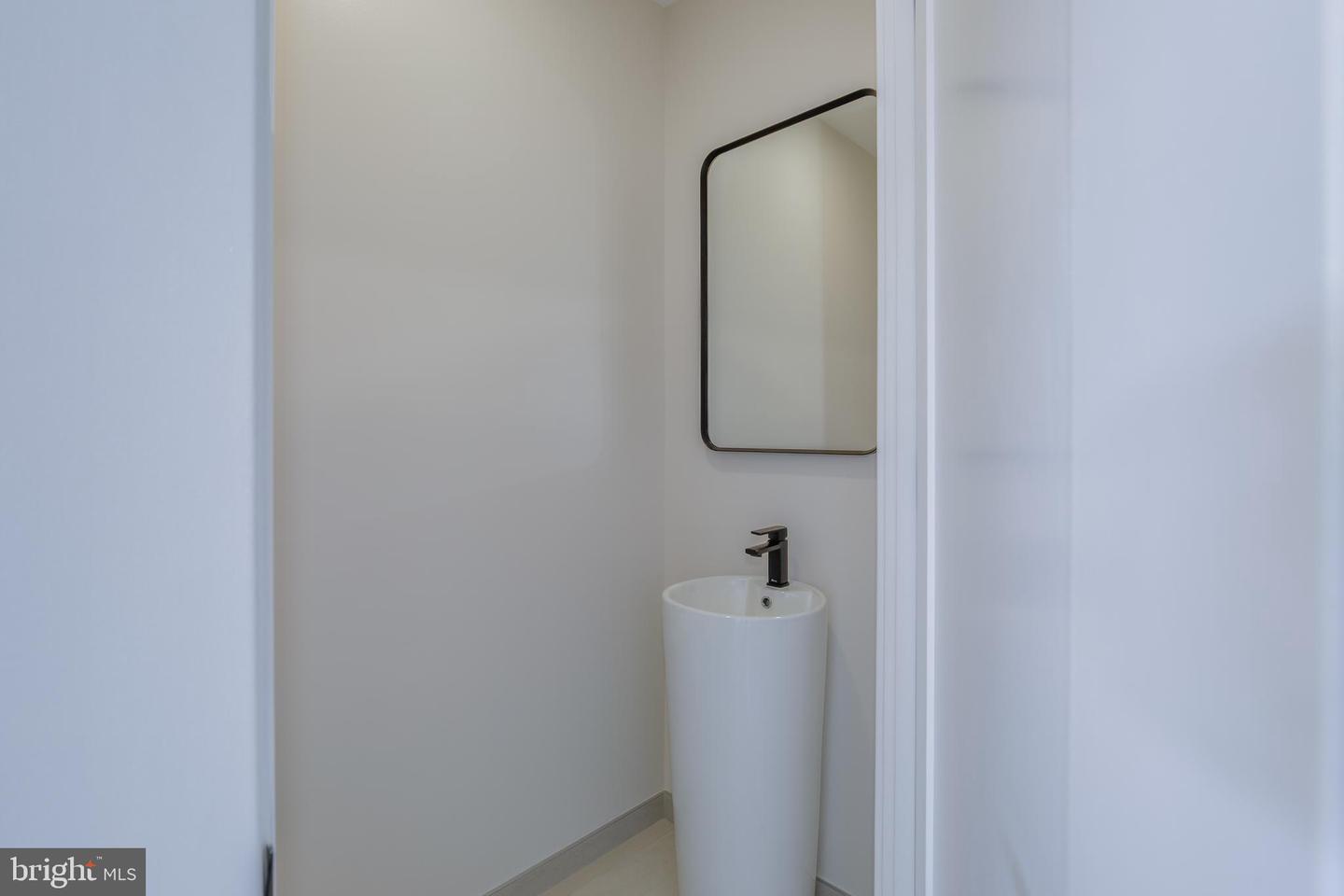 255 W. FALLS STATION BLVD #201, FALLS CHURCH, Virginia 22046, 3 Bedrooms Bedrooms, ,2 BathroomsBathrooms,Residential,For sale,255 W. FALLS STATION BLVD #201,VAFA2002794 MLS # VAFA2002794