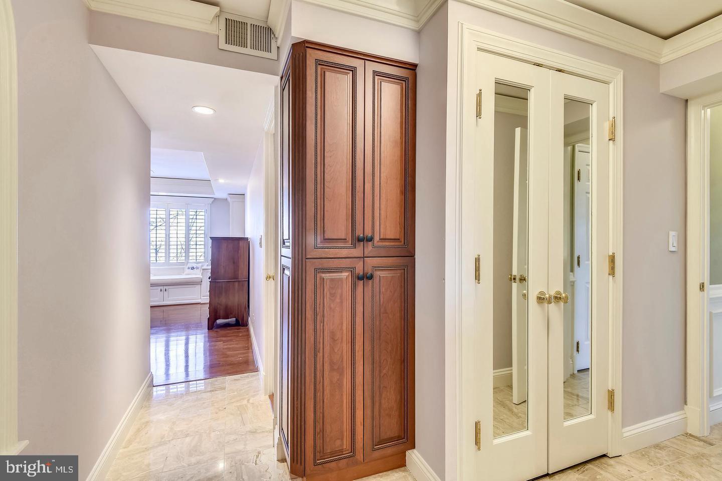 8380 GREENSBORO DR #210, MCLEAN, Virginia 22102, 2 Bedrooms Bedrooms, ,2 BathroomsBathrooms,Residential,For sale,8380 GREENSBORO DR #210,VAFX2226844 MLS # VAFX2226844