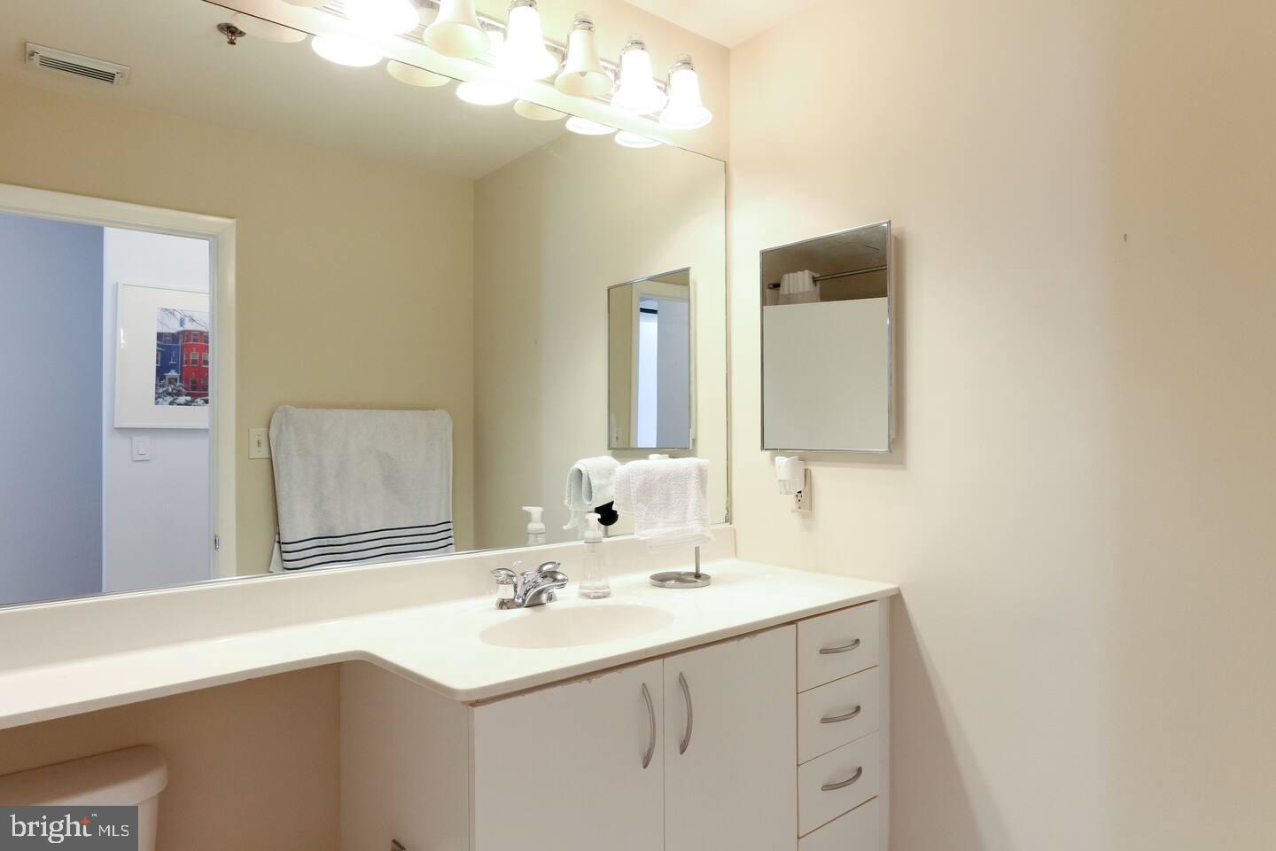 1300 N ST NW #6, WASHINGTON, District Of Columbia 20005, 1 Bedroom Bedrooms, ,1 BathroomBathrooms,Residential,For sale,1300 N ST NW #6,DCDC2189730 MLS # DCDC2189730