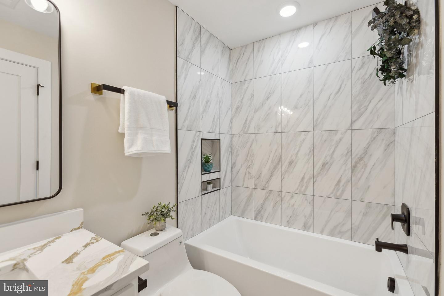 1016 RHODE ISLAND AVE NE #7, WASHINGTON, District Of Columbia 20018, 2 Bedrooms Bedrooms, ,1 BathroomBathrooms,Residential,For sale,1016 RHODE ISLAND AVE NE #7,DCDC2189808 MLS # DCDC2189808