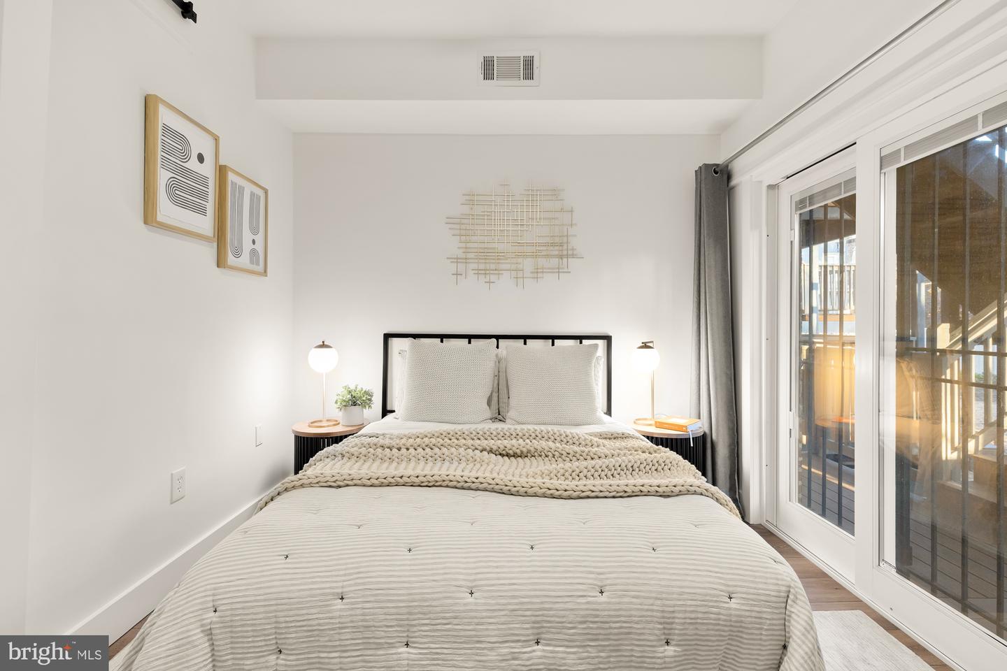 512 U ST NW #3, WASHINGTON, District Of Columbia 20001, 2 Bedrooms Bedrooms, ,1 BathroomBathrooms,Residential,For sale,512 U ST NW #3,DCDC2189856 MLS # DCDC2189856