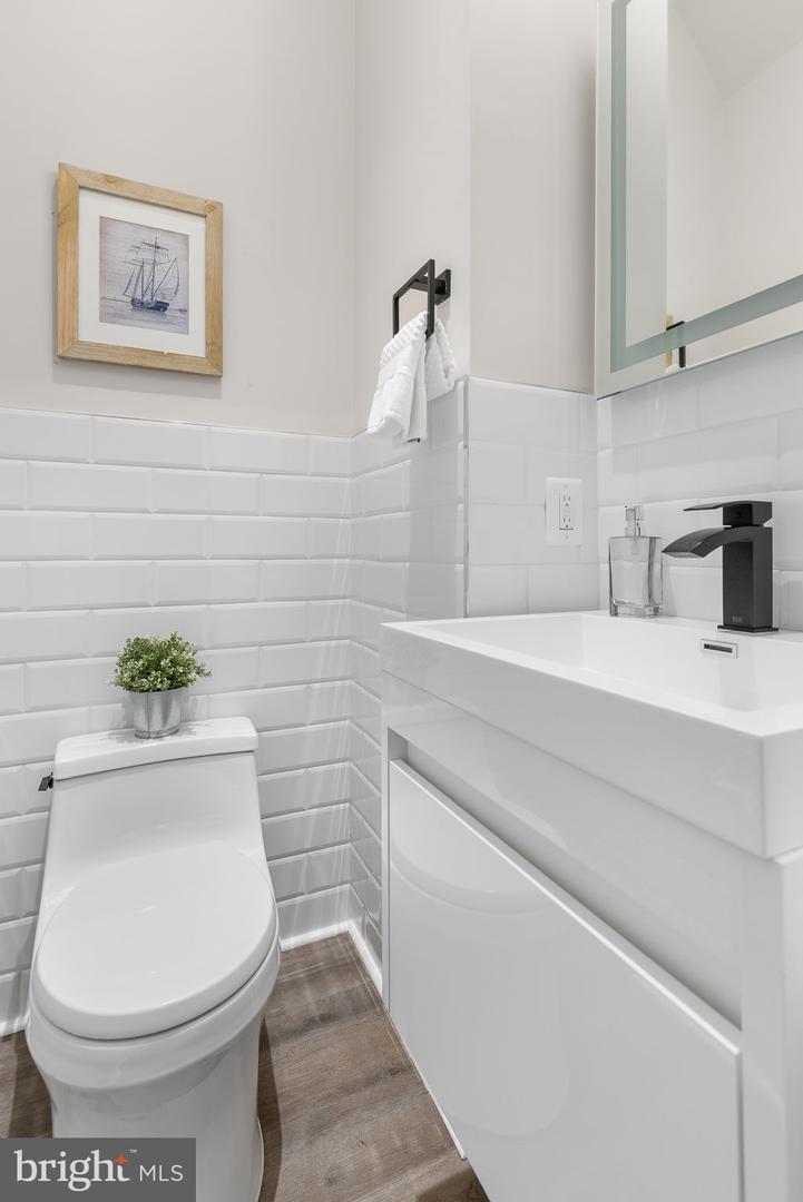 1417 STAPLES ST NE #201, WASHINGTON, District Of Columbia 20002, 2 Bedrooms Bedrooms, ,2 BathroomsBathrooms,Residential,For sale,1417 STAPLES ST NE #201,DCDC2189860 MLS # DCDC2189860