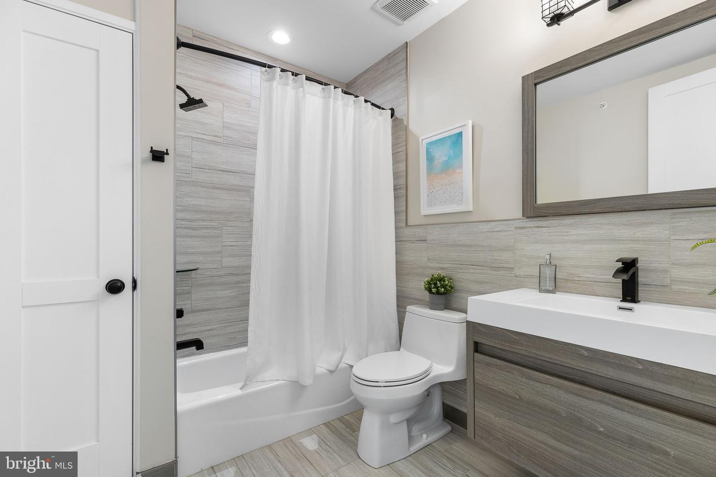 1417 STAPLES ST NE #201, WASHINGTON, District Of Columbia 20002, 2 Bedrooms Bedrooms, ,2 BathroomsBathrooms,Residential,For sale,1417 STAPLES ST NE #201,DCDC2189860 MLS # DCDC2189860