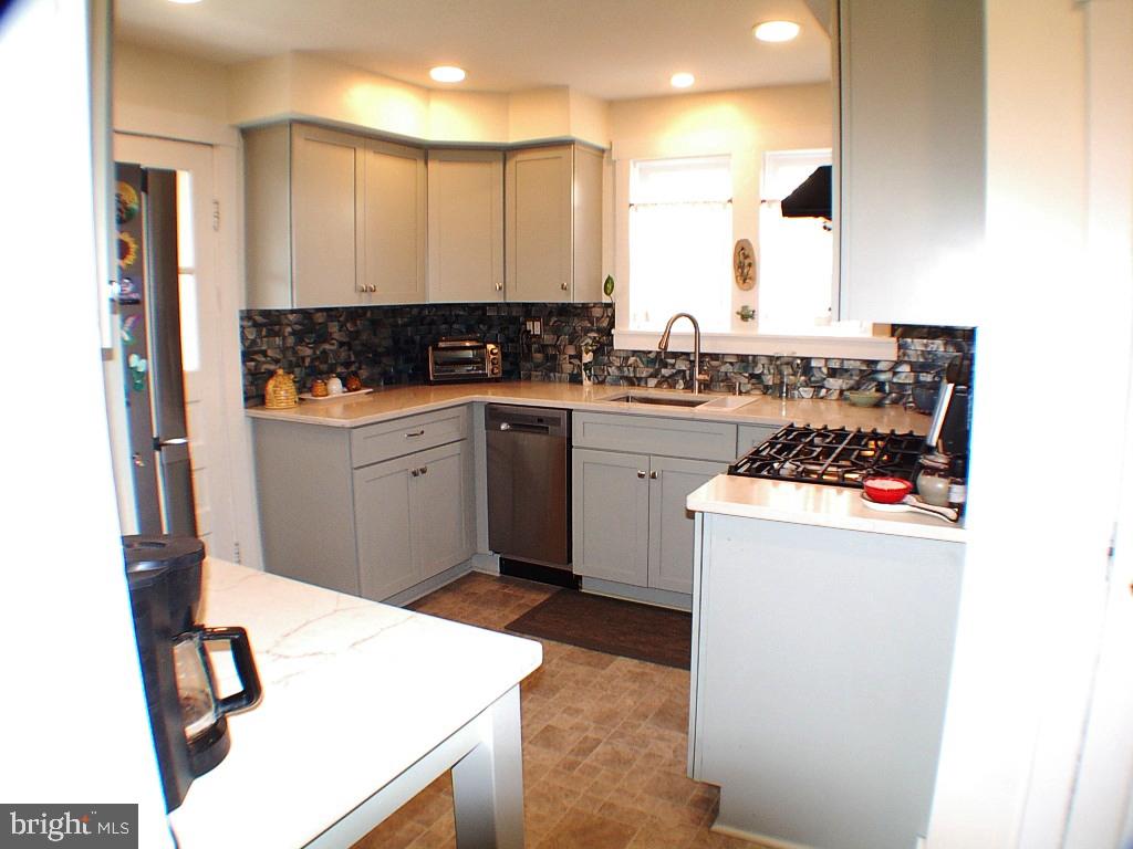 129 E MONMOUTH ST, WINCHESTER, Virginia 22601, 3 Bedrooms Bedrooms, ,1 BathroomBathrooms,Residential,For sale,129 E MONMOUTH ST,VAWI2006766 MLS # VAWI2006766