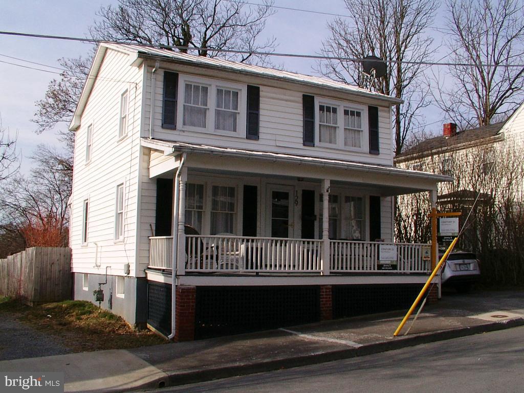 129 E MONMOUTH ST, WINCHESTER, Virginia 22601, 3 Bedrooms Bedrooms, ,1 BathroomBathrooms,Residential,For sale,129 E MONMOUTH ST,VAWI2006766 MLS # VAWI2006766
