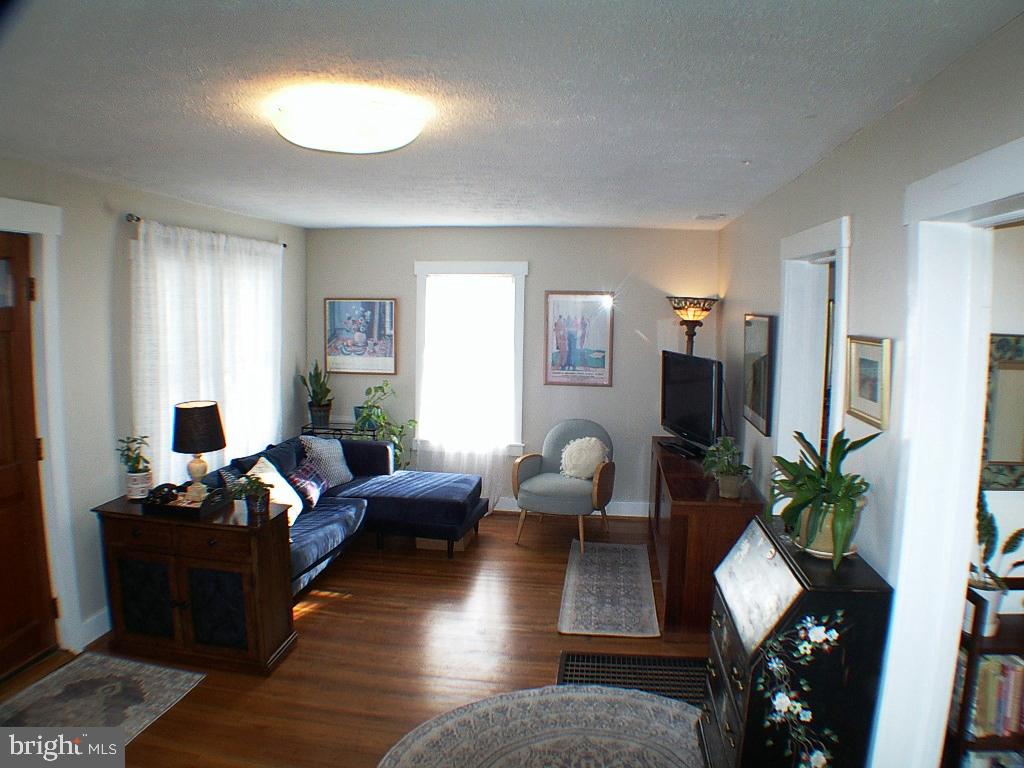 129 E MONMOUTH ST, WINCHESTER, Virginia 22601, 3 Bedrooms Bedrooms, ,1 BathroomBathrooms,Residential,For sale,129 E MONMOUTH ST,VAWI2006766 MLS # VAWI2006766