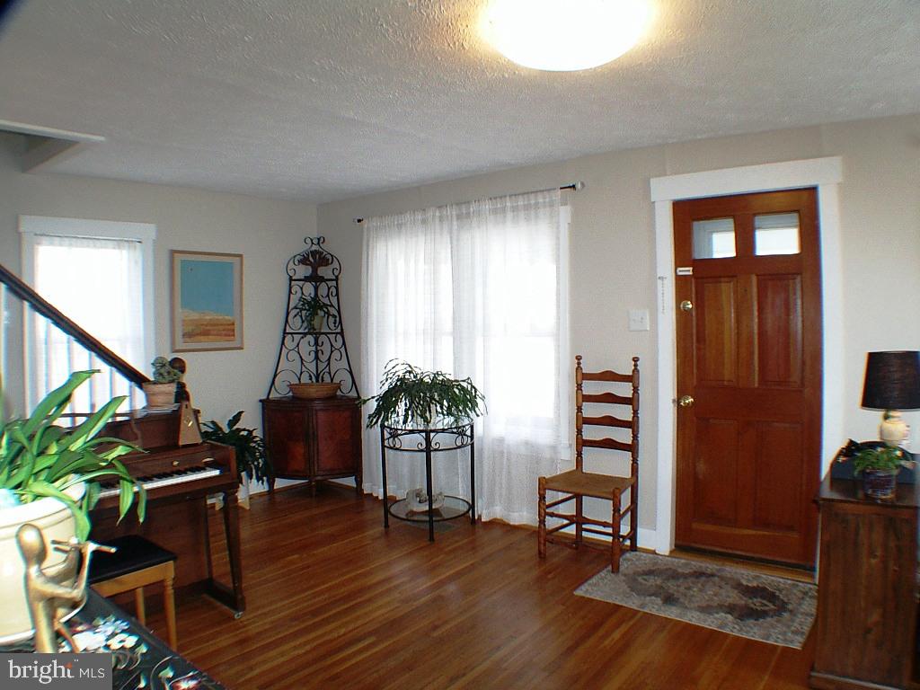 129 E MONMOUTH ST, WINCHESTER, Virginia 22601, 3 Bedrooms Bedrooms, ,1 BathroomBathrooms,Residential,For sale,129 E MONMOUTH ST,VAWI2006766 MLS # VAWI2006766
