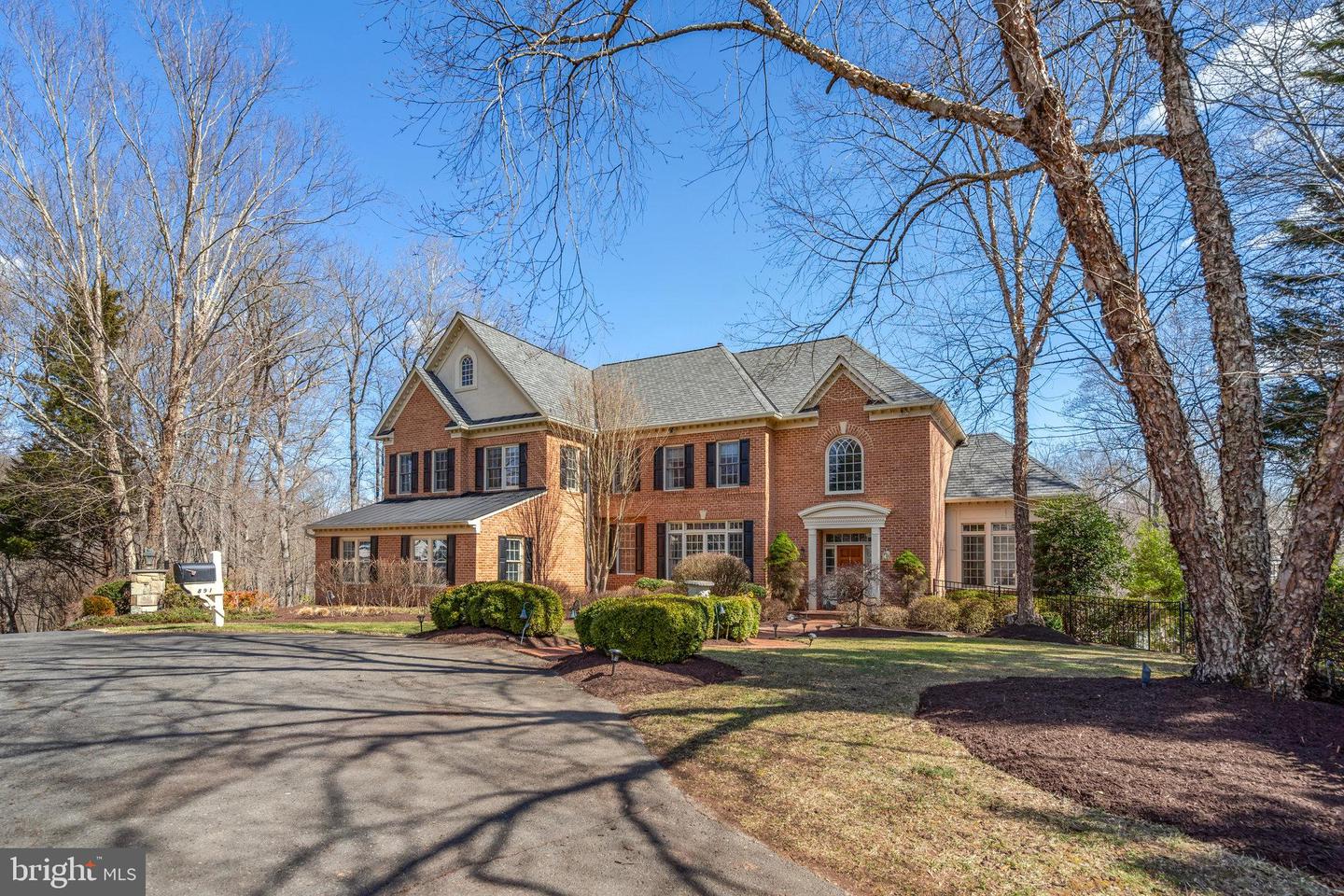 891 CHINQUAPIN RD, MCLEAN, Virginia 22102, 5 Bedrooms Bedrooms, 28 Rooms Rooms,5 BathroomsBathrooms,Residential,For sale,891 CHINQUAPIN RD,VAFX2217852 MLS # VAFX2217852