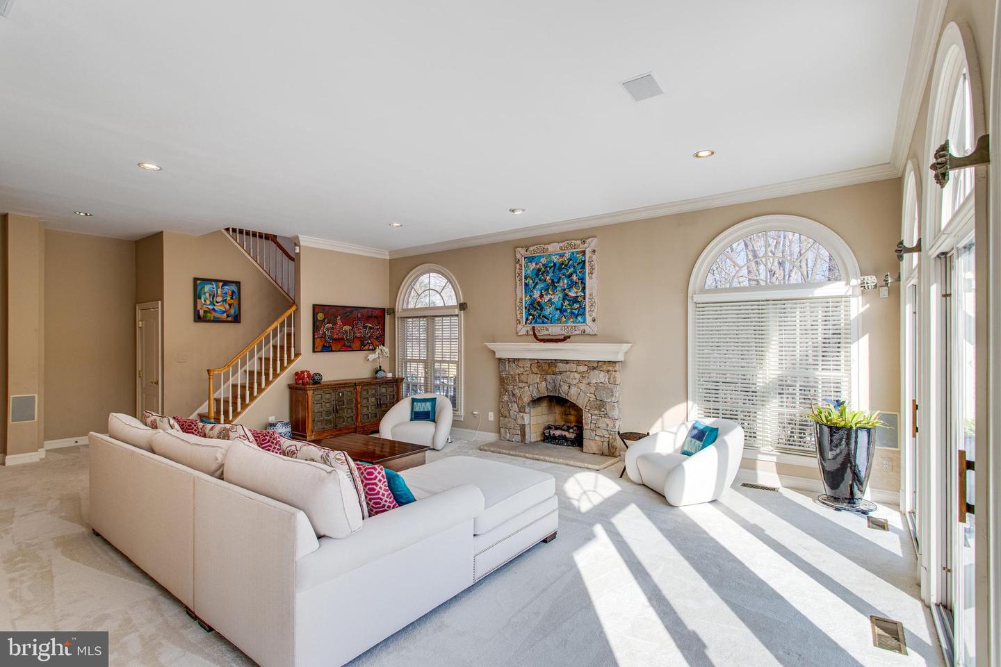891 CHINQUAPIN RD, MCLEAN, Virginia 22102, 5 Bedrooms Bedrooms, 28 Rooms Rooms,5 BathroomsBathrooms,Residential,For sale,891 CHINQUAPIN RD,VAFX2217852 MLS # VAFX2217852