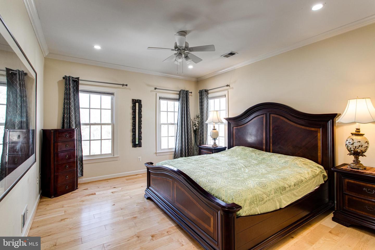 891 CHINQUAPIN RD, MCLEAN, Virginia 22102, 5 Bedrooms Bedrooms, 28 Rooms Rooms,5 BathroomsBathrooms,Residential,For sale,891 CHINQUAPIN RD,VAFX2217852 MLS # VAFX2217852